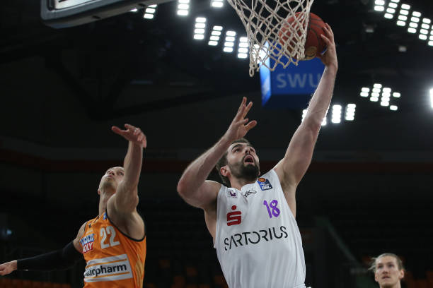 对媒体时的 对媒体时的