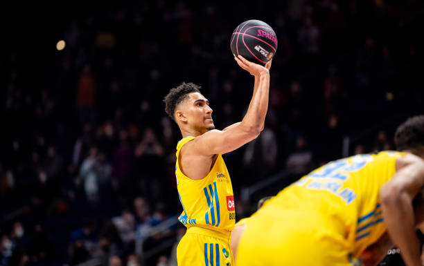 但他依旧坚 但他依旧坚